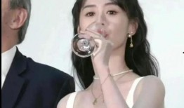 娱乐圈最新爆料恋爱,当红明星甜蜜牵手，甜蜜瞬间引网友热议